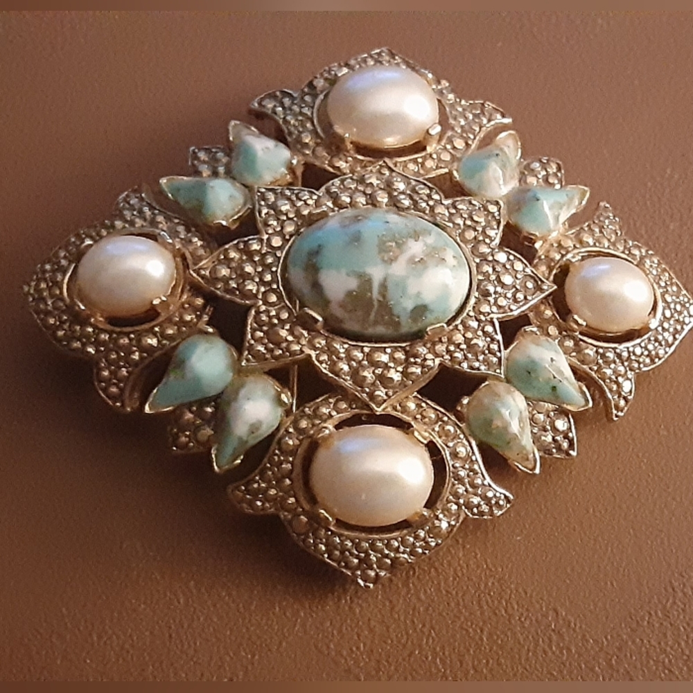 Sarah Coventry Remembrance Brooch